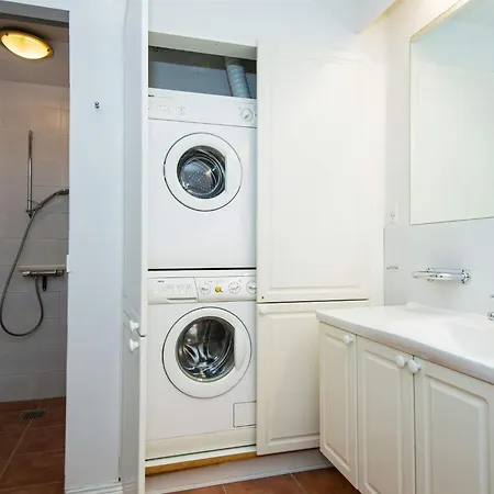4 Person In Appartement
