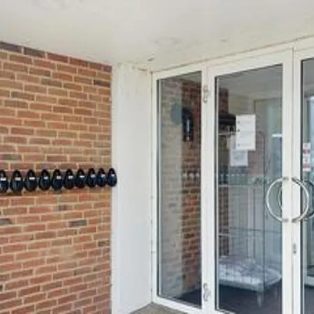 4 Person In Appartement