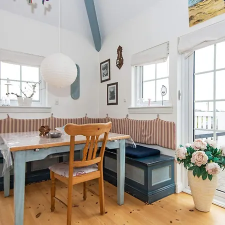 4 Person In Appartement